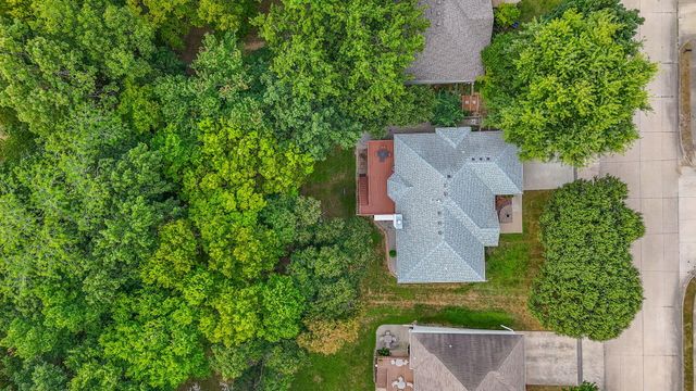 3709 WOODS EDGE RD, Columbia, MO 65203