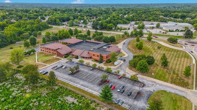 3709 WOODS EDGE RD, Columbia, MO 65203