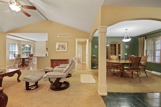 3709 WOODS EDGE RD, Columbia, MO 65203