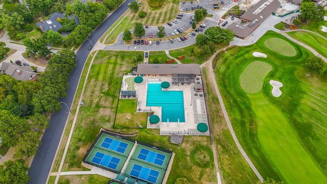 3709 WOODS EDGE RD, Columbia, MO 65203