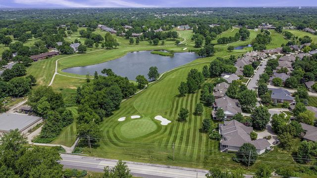 3709 WOODS EDGE RD, Columbia, MO 65203