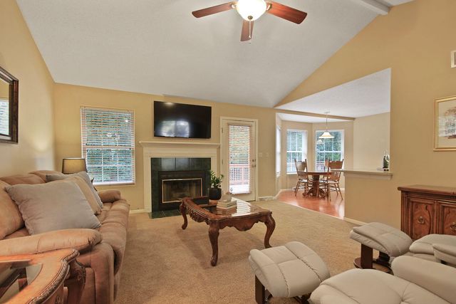 3709 WOODS EDGE RD, Columbia, MO 65203