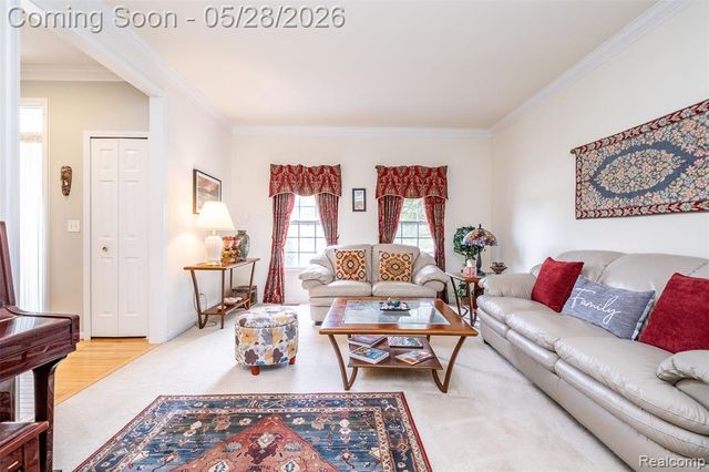 2865 Ashbury Drive, Troy, MI 48083