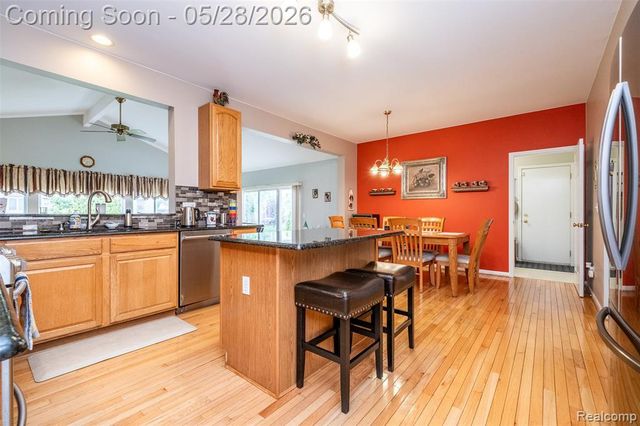 2865 Ashbury Drive, Troy, MI 48083