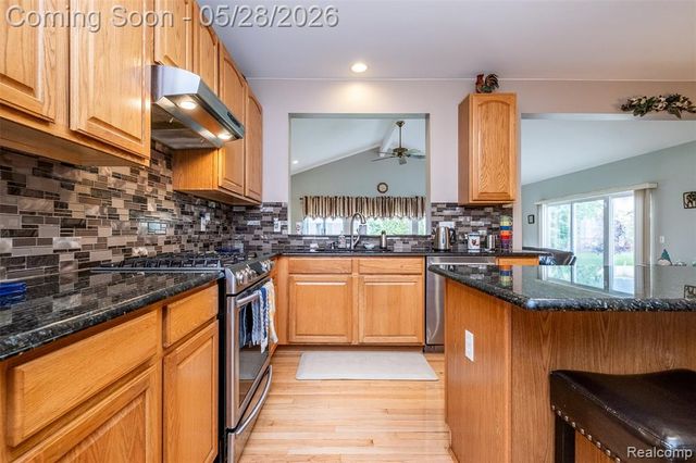 2865 Ashbury Drive, Troy, MI 48083