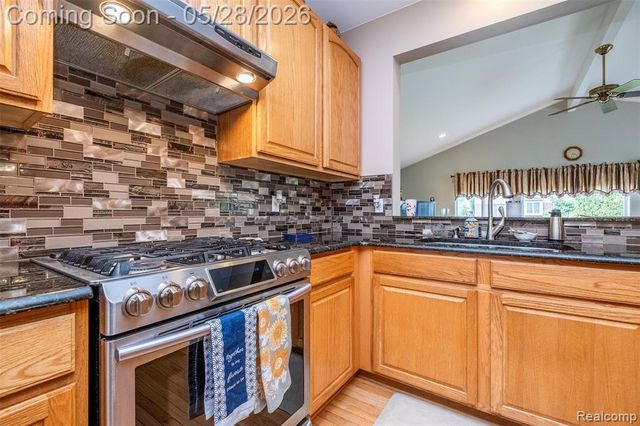 2865 Ashbury Drive, Troy, MI 48083