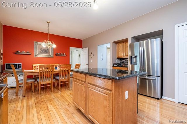 2865 Ashbury Drive, Troy, MI 48083