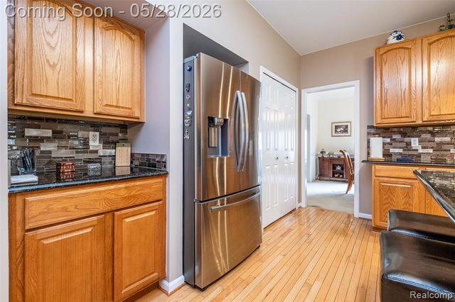 2865 Ashbury Drive, Troy, MI 48083