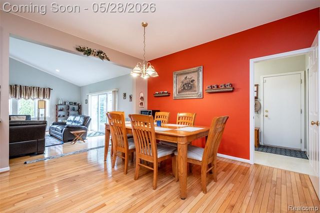 2865 Ashbury Drive, Troy, MI 48083