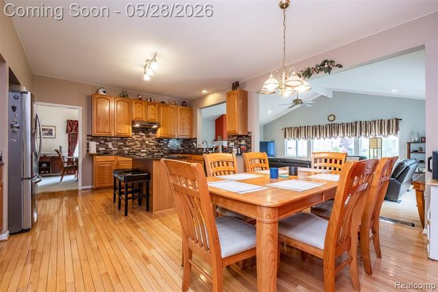 2865 Ashbury Drive, Troy, MI 48083