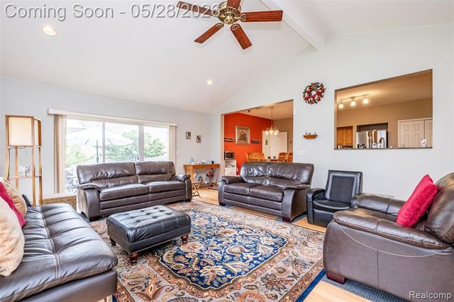 2865 Ashbury Drive, Troy, MI 48083
