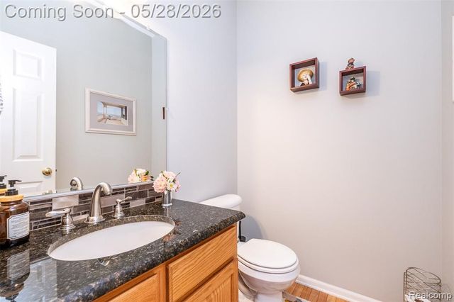 2865 Ashbury Drive, Troy, MI 48083