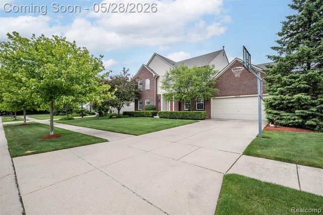 2865 Ashbury Drive, Troy, MI 48083