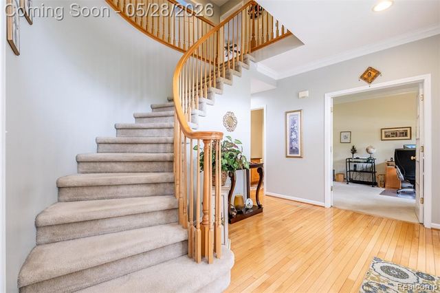 2865 Ashbury Drive, Troy, MI 48083