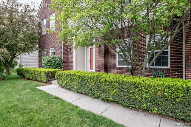 2865 Ashbury Drive, Troy, MI 48083