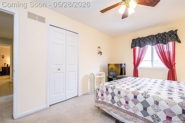 2865 Ashbury Drive, Troy, MI 48083