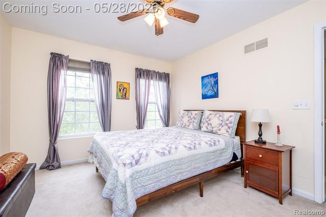 2865 Ashbury Drive, Troy, MI 48083