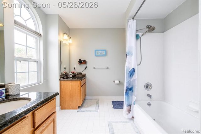 2865 Ashbury Drive, Troy, MI 48083