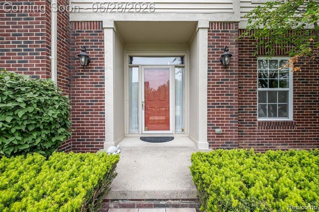 2865 Ashbury Drive, Troy, MI 48083