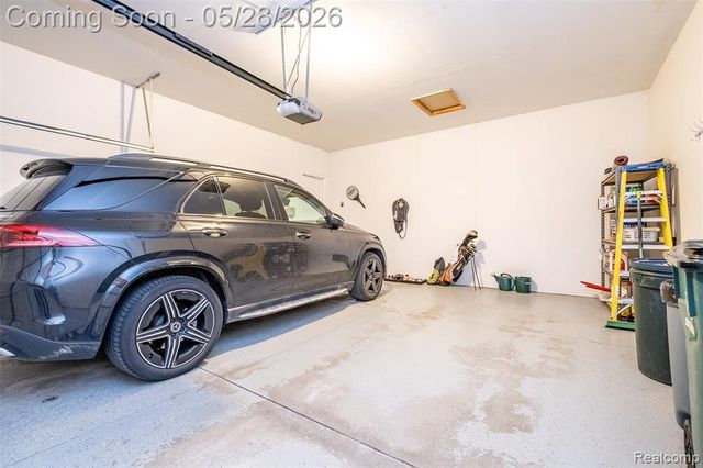 2865 Ashbury Drive, Troy, MI 48083