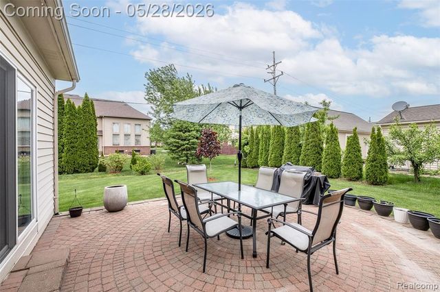 2865 Ashbury Drive, Troy, MI 48083