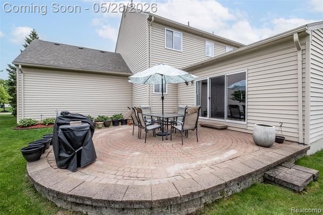 2865 Ashbury Drive, Troy, MI 48083