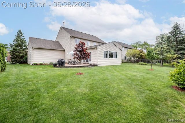2865 Ashbury Drive, Troy, MI 48083