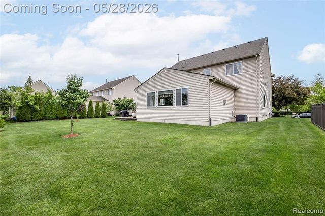 2865 Ashbury Drive, Troy, MI 48083