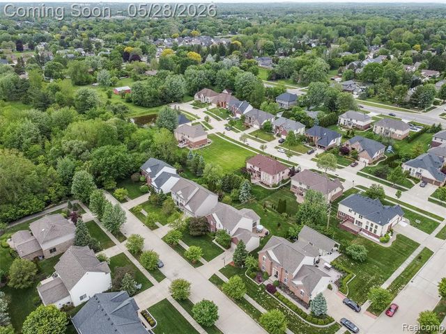 2865 Ashbury Drive, Troy, MI 48083