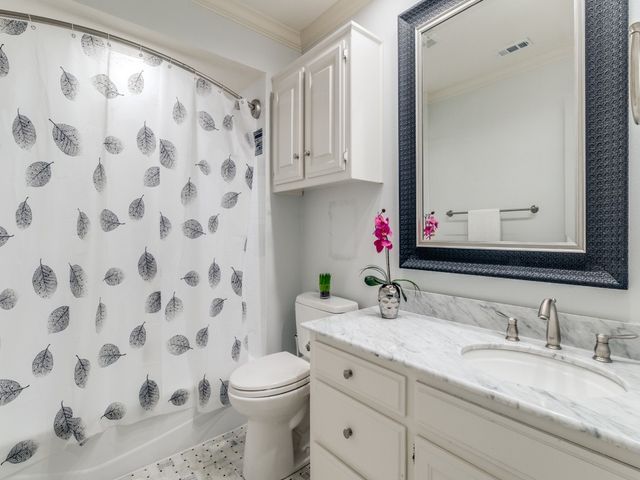 11824 Forest Lakes Lane, Dallas, TX 75230