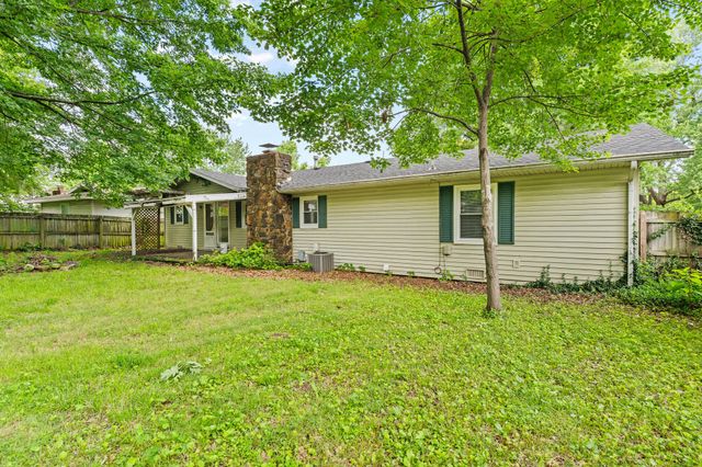 3012 W Countryside Drive, Springfield, MO 65807
