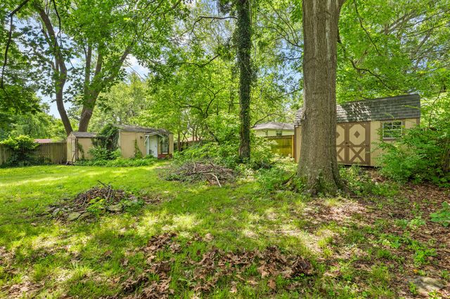3012 W Countryside Drive, Springfield, MO 65807