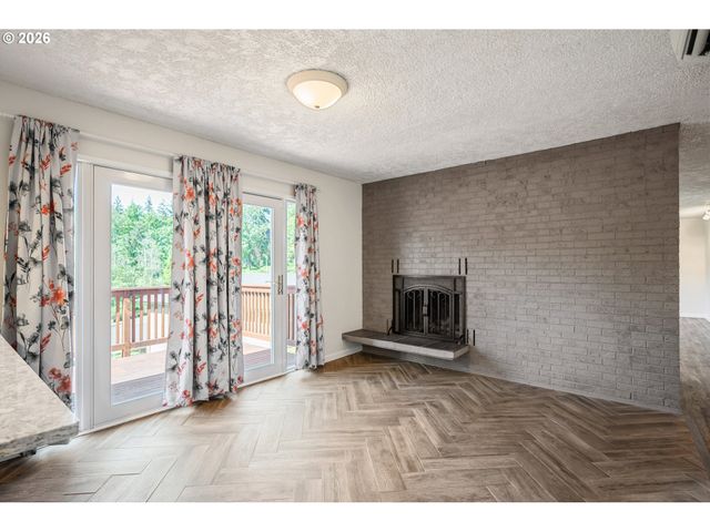 2441 W LYNNWOOD Dr, Longview, WA 98632