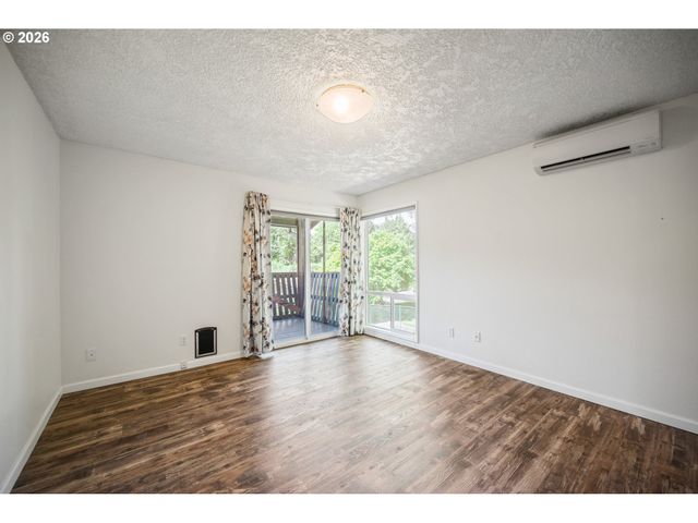 2441 W LYNNWOOD Dr, Longview, WA 98632