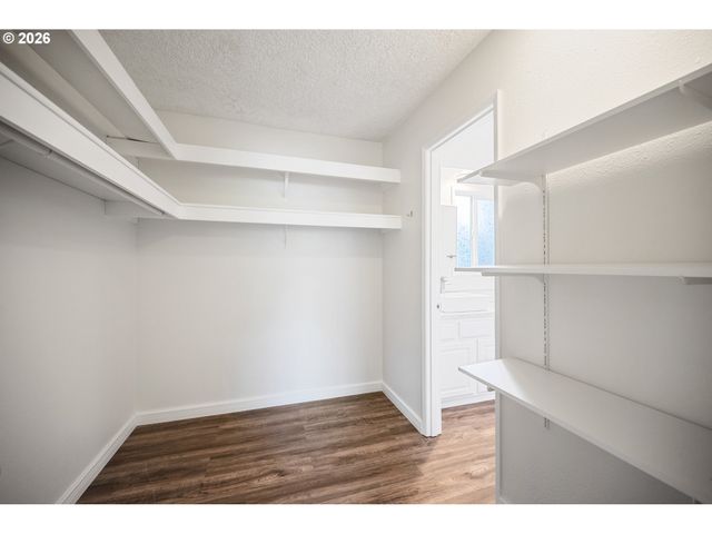 2441 W LYNNWOOD Dr, Longview, WA 98632