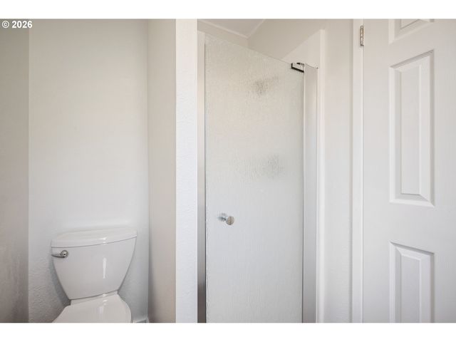 2441 W LYNNWOOD Dr, Longview, WA 98632