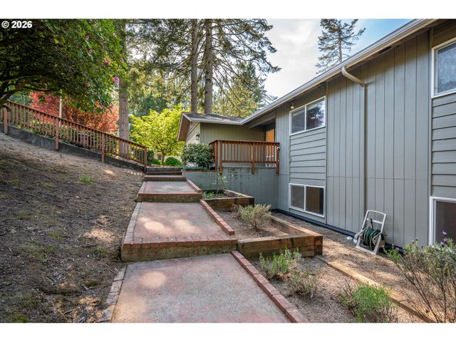 2441 W LYNNWOOD Dr, Longview, WA 98632