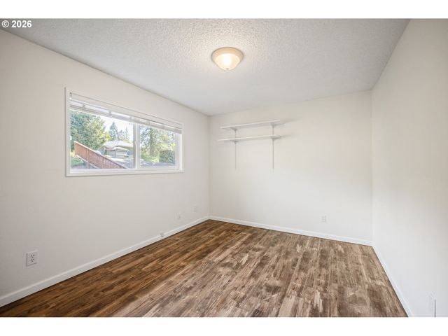 2441 W LYNNWOOD Dr, Longview, WA 98632