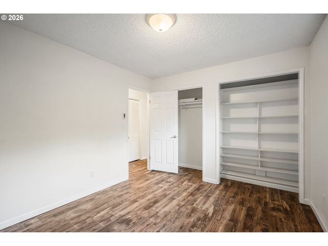 2441 W LYNNWOOD Dr, Longview, WA 98632