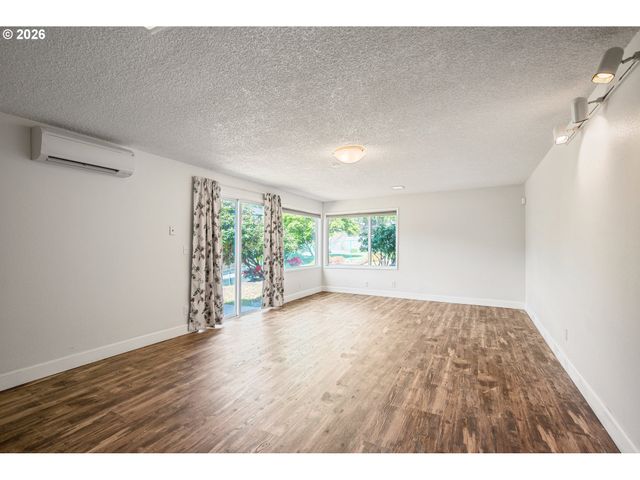 2441 W LYNNWOOD Dr, Longview, WA 98632