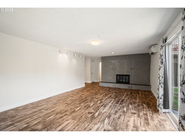 2441 W LYNNWOOD Dr, Longview, WA 98632