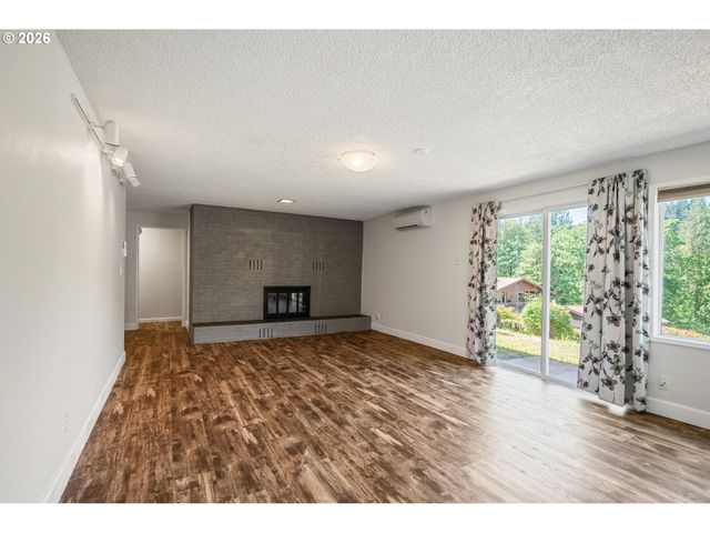 2441 W LYNNWOOD Dr, Longview, WA 98632