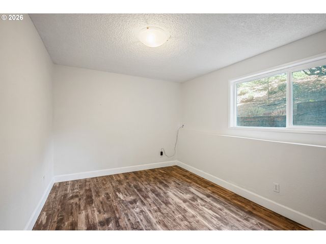 2441 W LYNNWOOD Dr, Longview, WA 98632