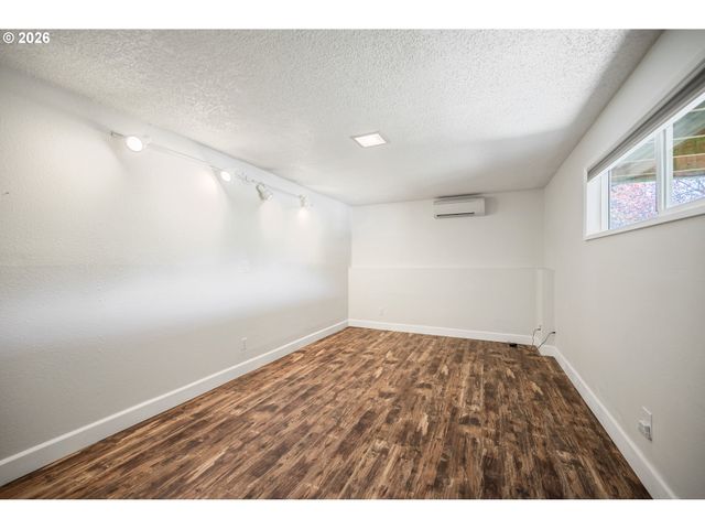 2441 W LYNNWOOD Dr, Longview, WA 98632