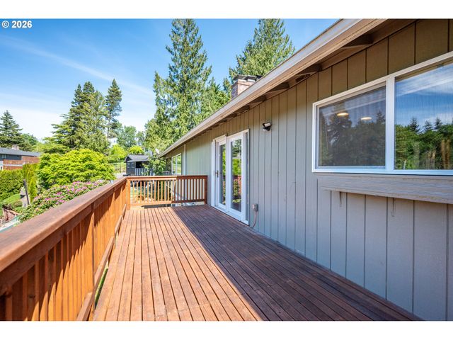 2441 W LYNNWOOD Dr, Longview, WA 98632