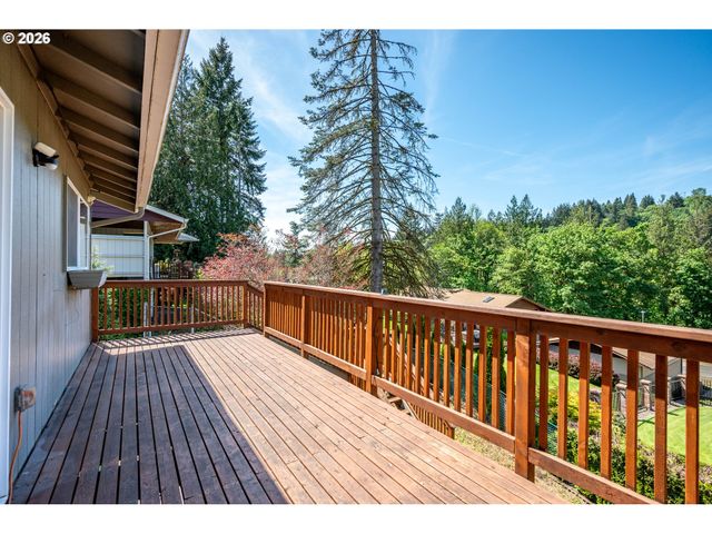 2441 W LYNNWOOD Dr, Longview, WA 98632