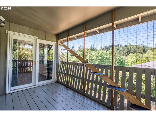 2441 W LYNNWOOD Dr, Longview, WA 98632