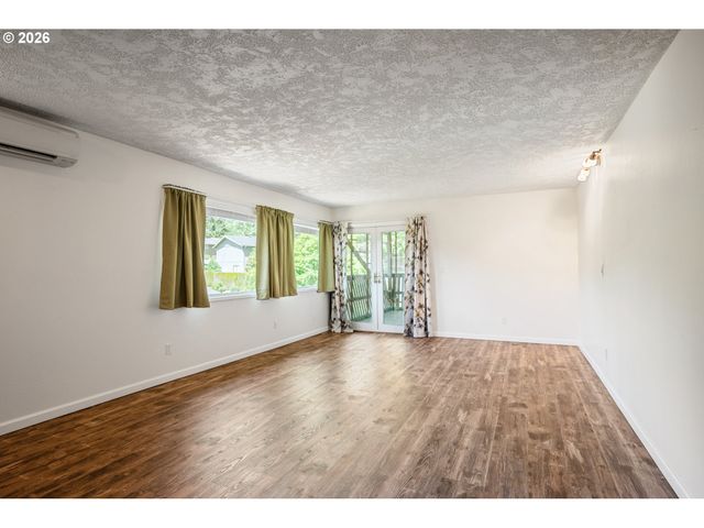 2441 W LYNNWOOD Dr, Longview, WA 98632