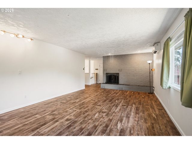 2441 W LYNNWOOD Dr, Longview, WA 98632