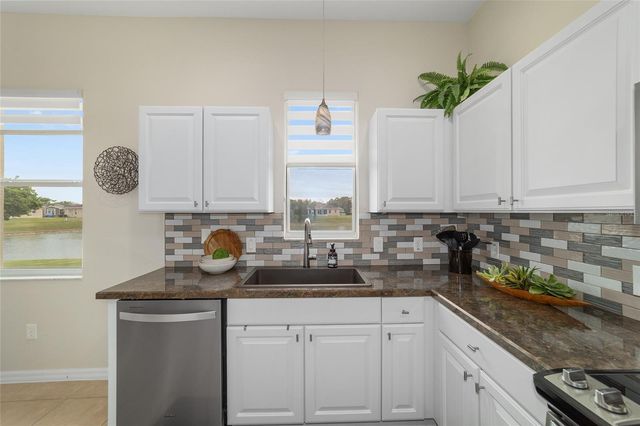 10161 MAINSAIL DRIVE, Oxford, FL 34484